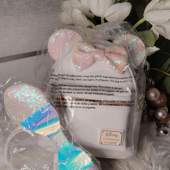 Loungefly Minnie Mouse white Iridescent mini backpack with ears - Picture 7 of 7